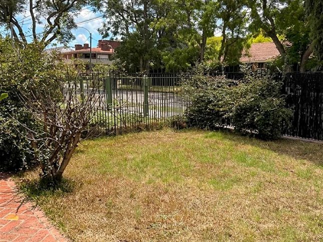 Venta Casa Carrasco céntrico, 5 Dorm. 4 baños y Garaje, en 1 planta, financia saldo - foto 1