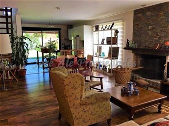 EN VENTA HERMOSA CASA A 300M DE LA RAMBLA Y PLAYAS DE COLONIA DEL SACRAMENTO