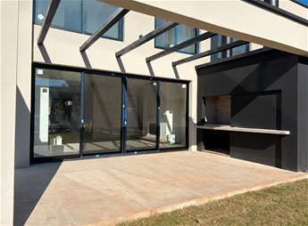 Casa en venta en Parques - San Nicolás, 4 dormitorios, seguridad 24 hs.