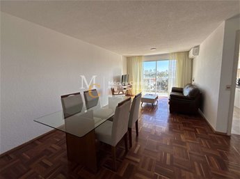 Apartamento amplio y luminoso de 1 dormitorio, 1 Cochera. Sobre la rambla con vista. Carrasco