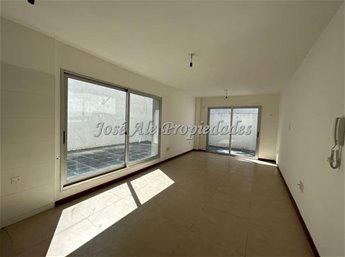 EN ALQUILER MONOAMBIENTE O POSIBLE 1 DORMITORIO SOBRE LA RAMBLA DE COLONIA