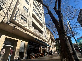 Gran planta frente a Plaza Fabini | 4 dormitorios, garaje y vista abierta