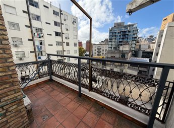 Se Alquila Apto 120 m2 4 dormitorios y 2 baños en Centro a media cuadra de 18 de Julio