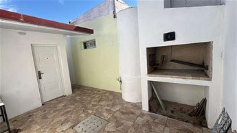 Hermoso Monoambiente con parrillero y patio cerrado en pleno centro en Las Piedras.