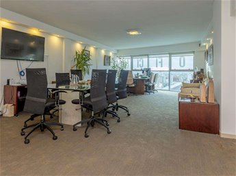 VENTA GRAN OFICINA EN TRES CRUCES - 4 BAÑOS Y 2 GARAJES