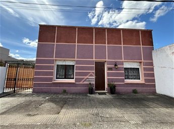 Venta De Casa En Colonia, Nueva Helvecia En Zona Céntrica Ref:6097