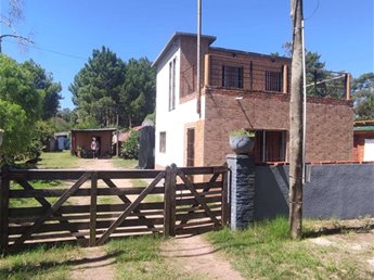 Venta Casa 4 dorm en Balneario Argentino con barbacoa