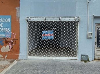 Local Comercial Las Piedras sobre Dr. Pouey.