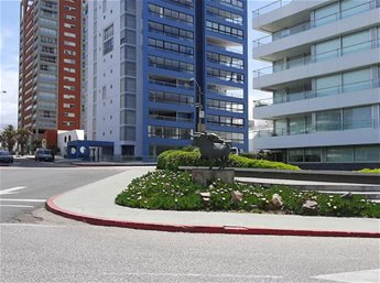 VENTA Y ALQUILER GARDEN TOWER PUNTA DEL ESTE 5 DORM GGE 2