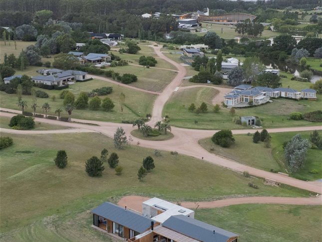 Alquiler enero de exclusiva casa en el Barrio Privado Pueblo Mío en Manantiales. - foto 3