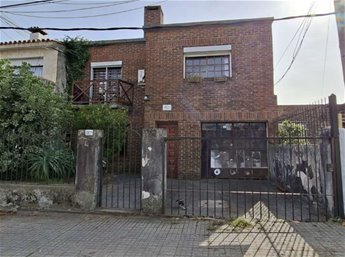 Casa en La Blanqueada : dos casas en un mismo padrón, próxima a Av. Italia y Av. Luis A de Herrera.