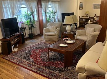 Muy  buen apartamento de tres dorm y servicio completo en Centro. Colonia y Rio Branco.