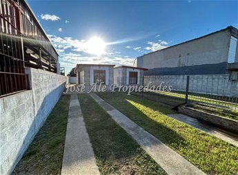 EN VENTA 2 CASAS DE ESTRUCTURA LIVINA CON 2 DORMITORIOS EN UN UNICO PADRON, UBICADAS SOBRE J CARBALLO, COLONIA.