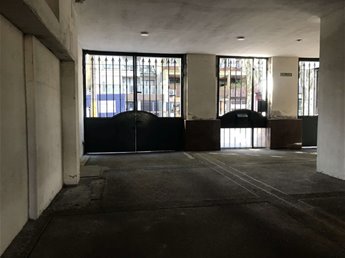 Venta garage fijo en edificio Avda Rivera y Mac Eachen Pocitos