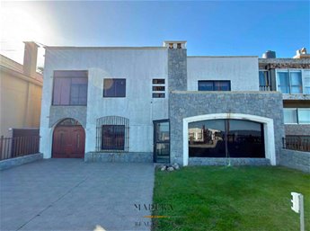 Venta Expectacular Casa sobre Rambla de Punta Gorda