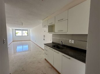 Monoambiente en alquiler. MUY AMPLIO. Vista despejada.