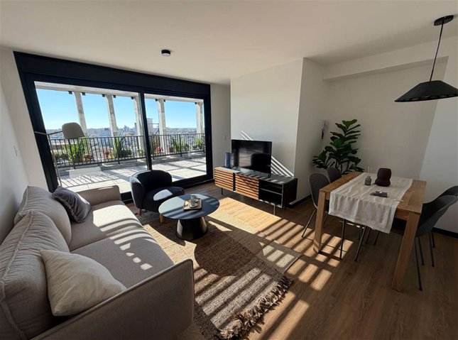 PARQUE BATLLE Venta Apartamento Penthouse 2 Dormitorios Piso 12, terraza de 17m2, muy luminoso, finas terminaciones, Barbacoa con parrillero, Beneficios fiscales Ley de Vivienda Promovida - foto 4
