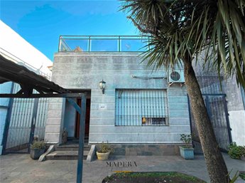 Venta de 2 Casas, Padrón único en barrio Colón, ideal para familias numerosas!! Se escuchan ofertas razonables.