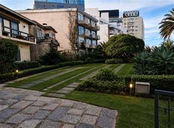 Alquiler estupenda casa sobre rambla 3 dorm mas escrit mas apto independiente, fondo, jardin