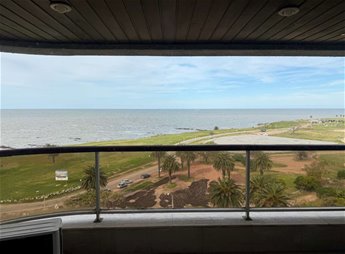 Alquiler apartamento con vista al mar 3 dormitorios, servicio. Garage. Punta Carretas