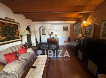 Venta Casa dos plantas en Pocitos con patio parrillero y garage