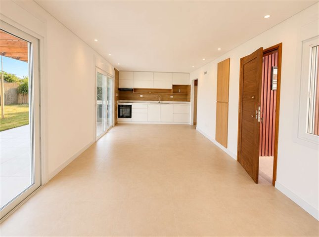 Casa de 2 dormitorios con parrillero y garaje en Balneario Buenos Aires - foto 2