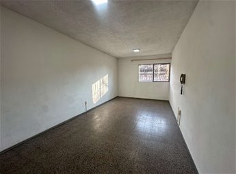 Alquiler apartamento dos dormitorios Centro bajos gc con patio