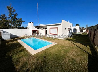 EN VENTA APARTAMENTO DE 2 DORMITORIOS, EN EL REAL DE SAN CARLOS A CORTA DISTANCIA DE LA PLAZA DE TOROS, COLONA.