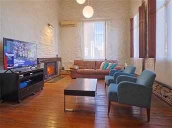 Venta casa Pocitos de 3 dorm y escritorio patio y Gge x 2 una sola planta