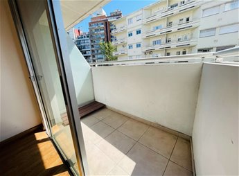 Venta gran monoambiente con terraza al frente en Parque Rodó.