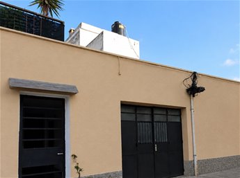 Venta de Apartamento tipo casa de 2 dormitorios, garaje y patio