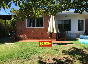 Son 2 casas a la venta en Atlántida a 1 cuadra de la Playa Brava