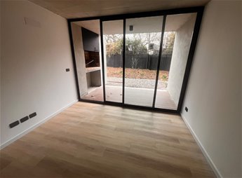 Venta Apartamento 2 dormitorios planta baja en San José de Carrasco. A estrenar con cochera y parrillero.