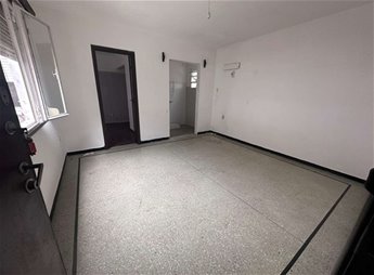 Apartamento de 1 dorm !er.Piso por escalera en buen estado