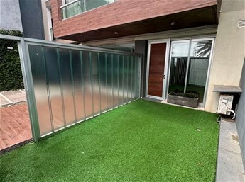 Alquiler Monaombiente en Malvín , sobre la Rambla con patio exclusivo !