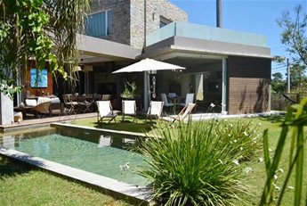 Venta / ALQUILA Casa Parque Miramar 4 Dormitorios 4 Baños Garaje