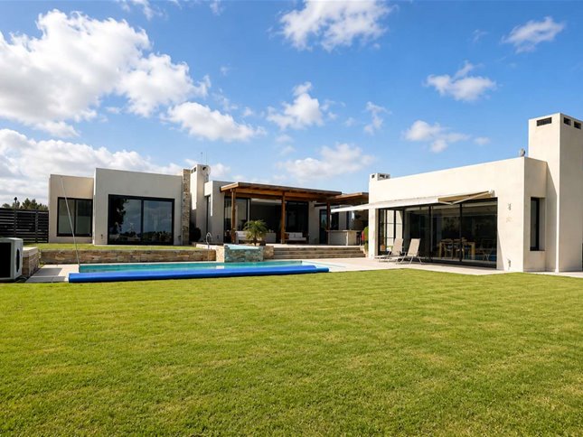 Casa en venta 3 dormitorios en Barrio Privado - foto 1