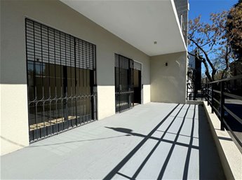 Venta padrón único con Casa reciclada mas local comercial PB lugar para garajes Aguada Martín García