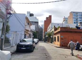 Alquiler apartamento de 1 dormitorio y terraza, segundo piso por escalera