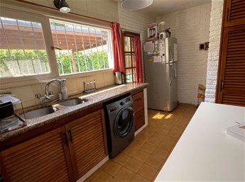 Casa  Alquiler Temporal Playa Mansa 4 dormitorios, piscina climatizada, Garaje - foto 4