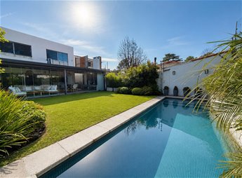 Casa de 4 Dormitorios con Piscina en Carrasco Sur