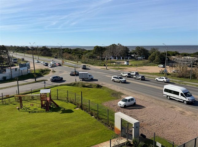 PARQUE CARRASCO, Edificio Casa Rambla Pre Venta Apartamento 2 Dormitorios en primera línea de la Rambla, vista al mar, terrazas, Barbacoa con parrillero, Piscina, Beneficios fiscales - foto 4