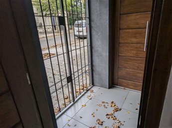 EN CORAZON DE LA COMERCIAL, MONOAMBIENTE DIVIDISO, LUMINOSO, SIN GASTOS
