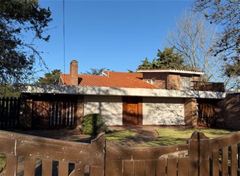 Venta Casa a reciclar Carrasco 1814m2 terreno