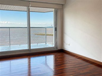 Apartamento de lujo en alquiler en Plaza Gomensoro | 4 dormitorios, 2 garajes y vista al mar