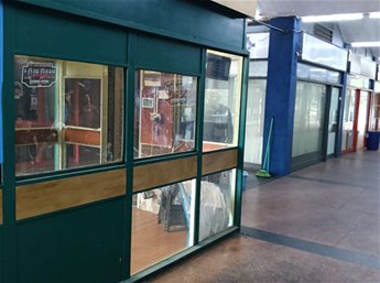 Alquiler Local Comercial en Parque Posadas. planta alta, tipo Isla vidriada