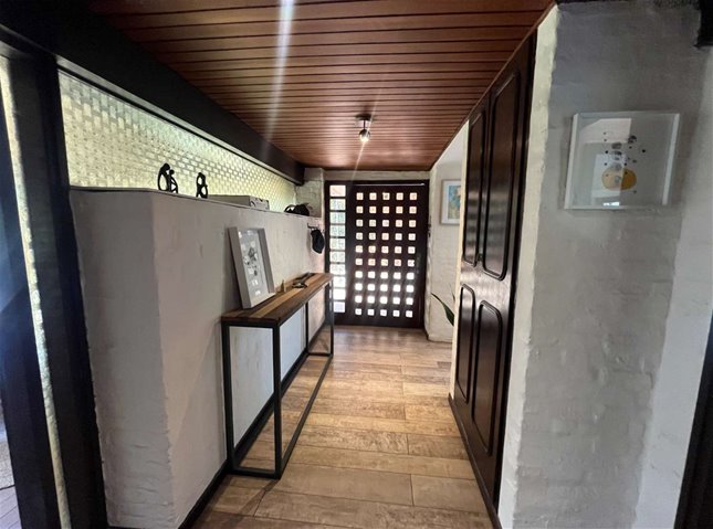 Casa en venta en Carrasco, 4 dormitorios. A 300 mts de la Rambla. - foto 3