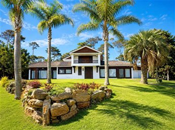 Casa venta,  5 dormitorios, a 2 cuadras del mar, Paradas, Playa Mansa-  Piscina, Garaje para 2 autos