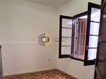 Venta Apto. 2 dorm. planta baja ,  escritorio y Azotea con Parrillero, en Brazo Oriental, ideal inversión para Renta