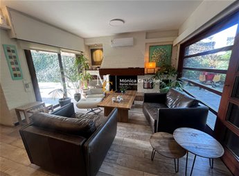 Casa en venta en Carrasco, 4 dormitorios. A 300 mts de la Rambla. - foto 4